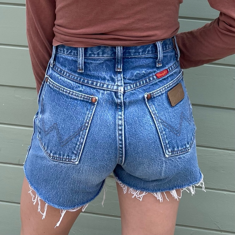 Wrangler Vintage Distressed high waist cut off shorts 27